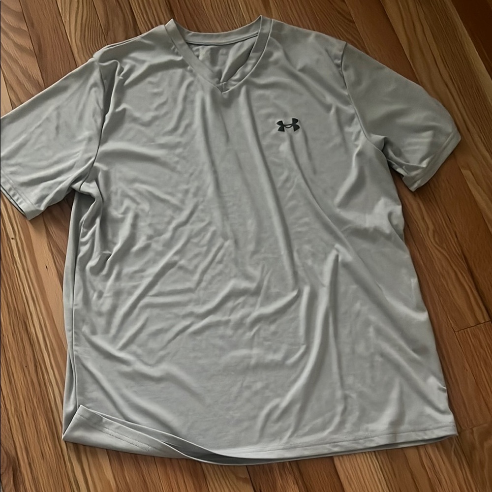Under Armour Men's Gray T-Shirt